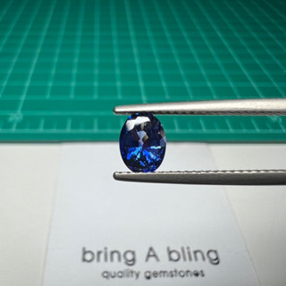 ไพลิน (blue Sapphire) เผาเก่า ศรีลังกา  1.10 ct มีใบเซอร์แล้ว  เจียระไนสวย สะอาด สีเข้ม royalblue