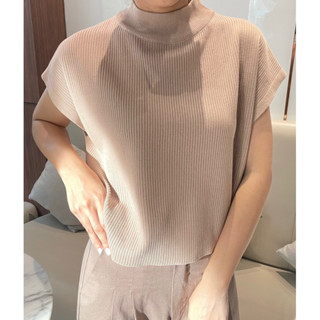 PASTEL KNIT CROP TOP💕💕💕  เสื้อครอปผ้าไหมพรม ใส่สบายมากๆ  สีน่ารัก ตัวนี้ได้ลุคสบายๆชิวๆเรียบแต่โก้