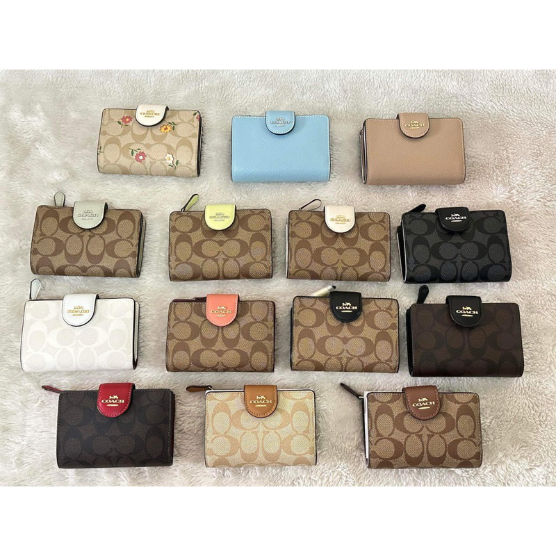 พร้อมส่งในไทย!!!แท้ จากอเมกา Medium Corner Zip Wallet