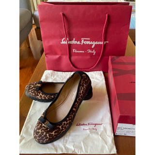 รองเท้า Salvatore Ferragamo 9 1/2 M หนังม้า พิมพ์ลาย Leopard ของแท้ มือสอง