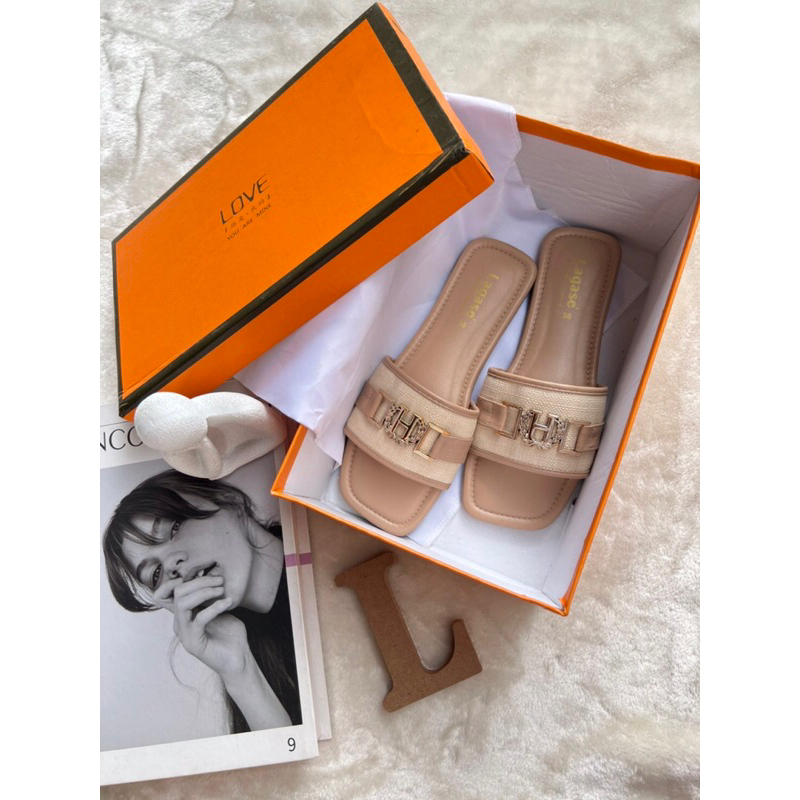🧡Afashion🧡รองเท้าแตะแต่งอะไหร่Hสวยหรูดูแพงสุดๆ มี4สี 36-45 ไม่มีกล่องนะคะ สินค้าพร้อมส่งนะคะ