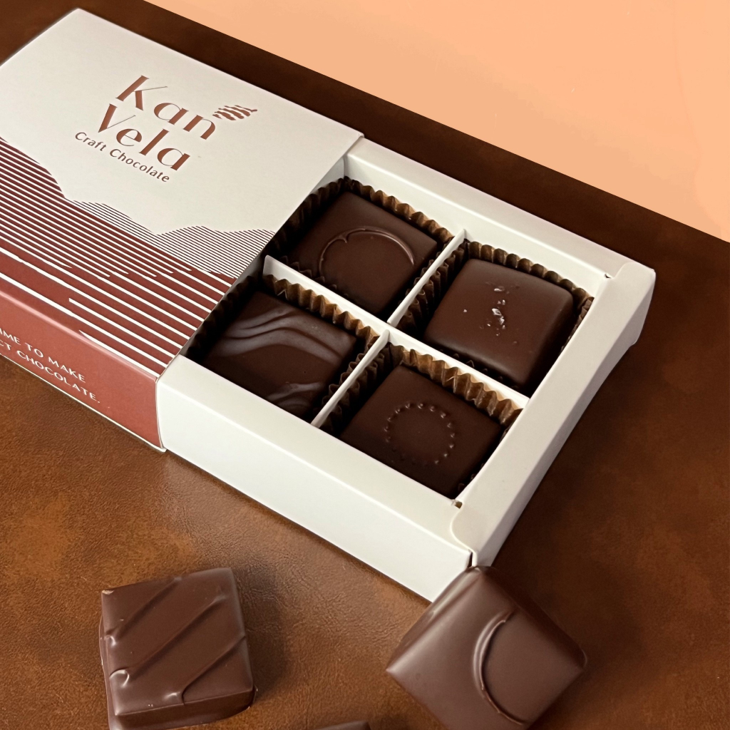 บงบงช็อกโกแลตสอดไส้พาลีน กล่อง 4 ชิ้น (Bonbons Chocolate Praline) ตรากานเวลา