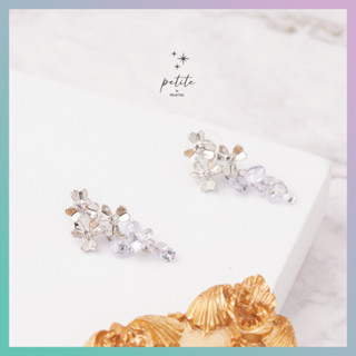 [petite by PRAKYRE] Flower Flex Dangle Earrings - ต่างหูระย้าดอกไม้ เก๋ไม่เหมือนใคร