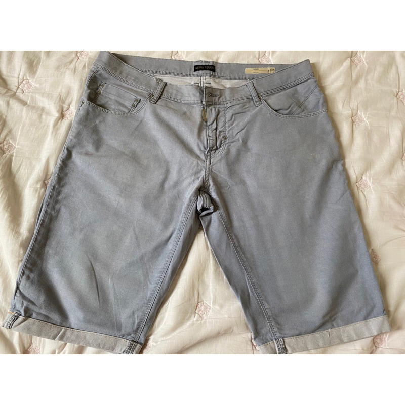 กางเกงขาสั้น สีเทาครีม Antony