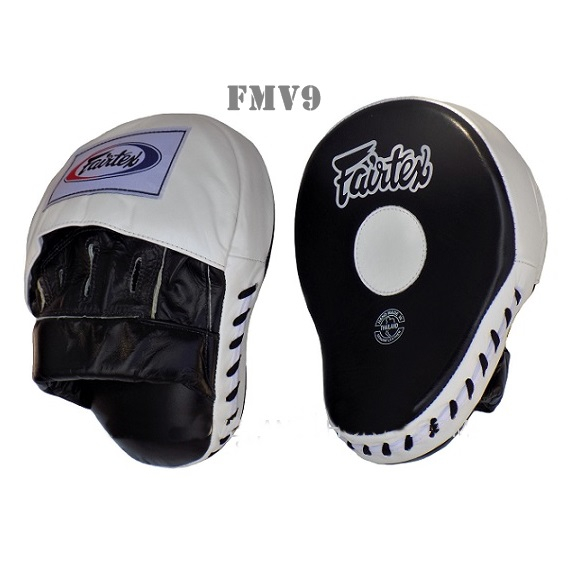 Fairtex Focus mitts FMV9 Untimate Contoured  Black-White Trainer MMA K1  เป้ามือแฟร์แท็กซ์ สีดำ-ขาว สำหรับ เทรนเนอร์
