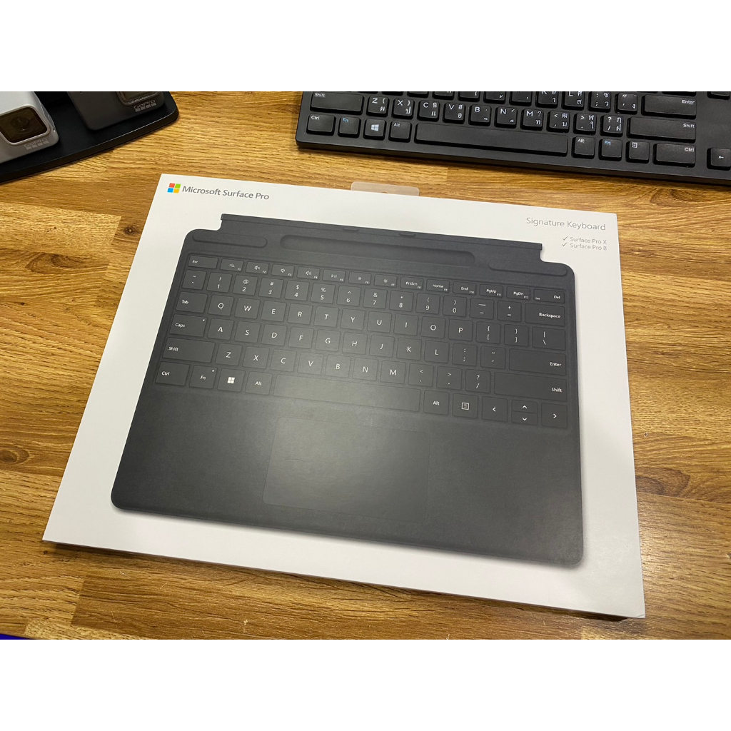 คีย์บอร์ด Signature Keyboard Microsoft Surface Pro X, Pro 8 สินค้าของแท้มือสอง สภาพสวยใช้งานน้อยไม่ช้ำครับ