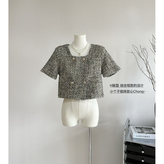 เสื้อแขนสั้นผ้าทวิส แต่งกระดุมหน้า TAG : M.X STUDIO 🇰🇷