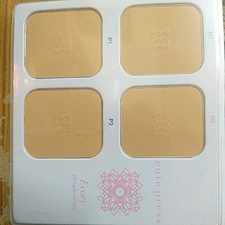 แป้งคิวท์เพรส 4ช่อง BB Light Oil Free