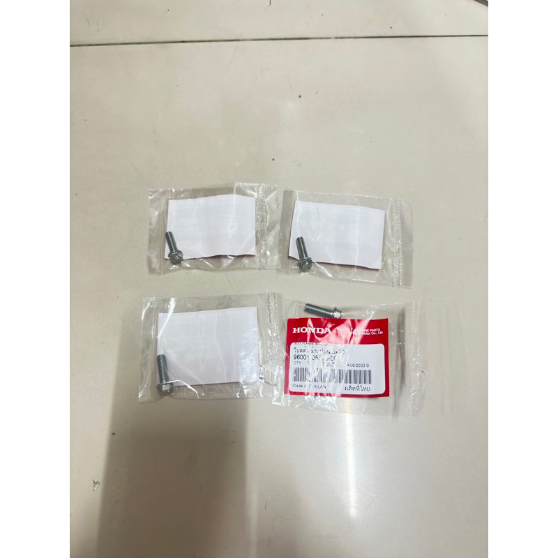 น็อตฝาวาล์วเวฟ125S,R,X,บังลม/ปลาวาฬแท้ศูนย์ได้4ตัว 96001-06020-00