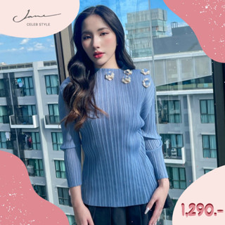 เสื้อพลีทรุ่นสวมวันแม่-ฟ้า แบรนด์ Jane celebstyle ของแท้100%  (รูปสินค้าจริงไม่ได้แต่งสีนะคะ)