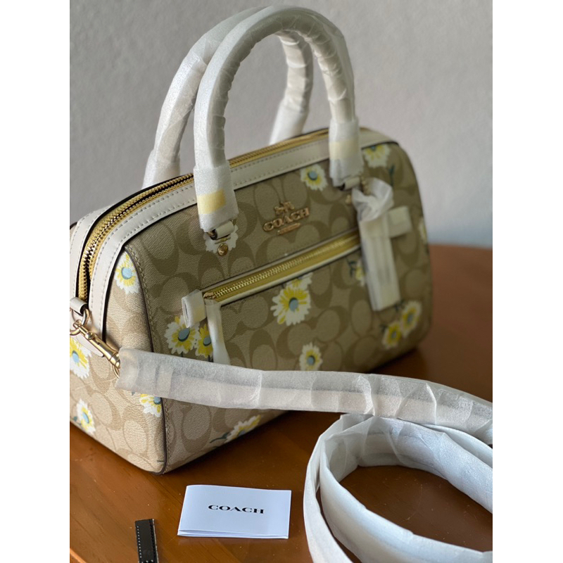 ♨️Coach หมอน ลายดอกเดซี่ สุดสวย♨️