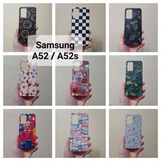 เคสแข็ง Samsung A52 / A52s มีหลายลาย เคสไม่คลุมรอบนะคะ เปิดบน เปิดล่าง (ตอนกดสั่งซื้อ จะมีลายให้เลือกก่อนชำระเงินค่ะ)