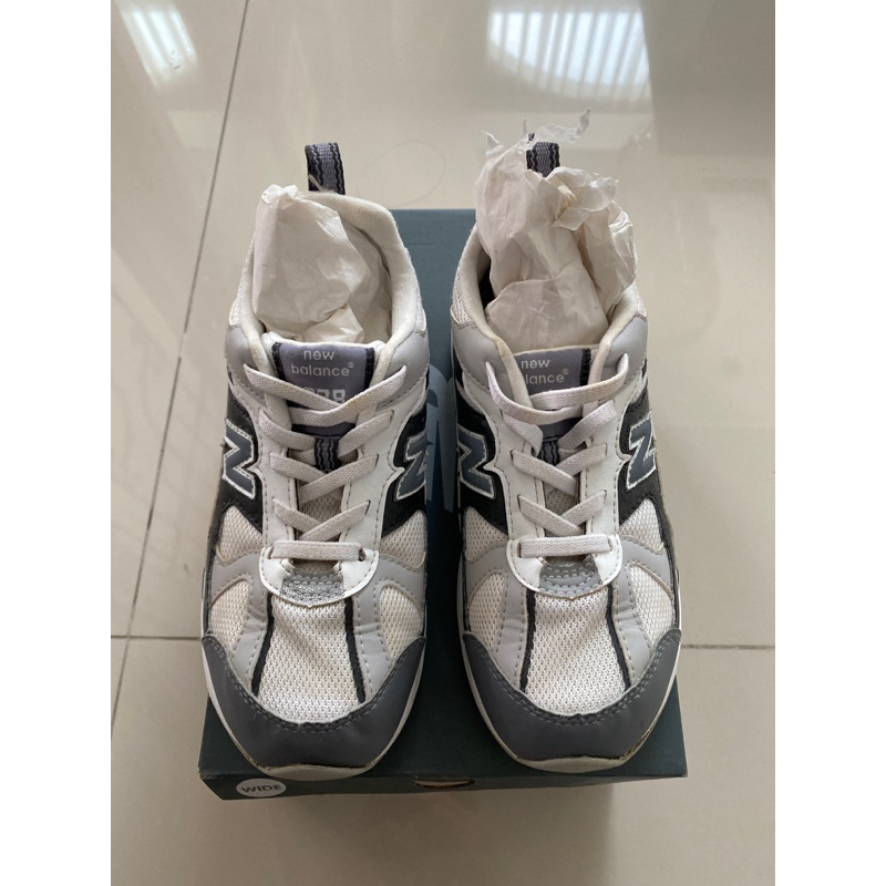 รองเท้าผ้าใบเด็ก new balance 878 ของแท้ สภาพดี