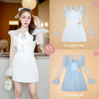 ❣️พร้อมส่ง📌  VR มินิเดรสแขนยาวแต่งจับจีบระบายชายแขนเสื้อ ใช้ผ้าซีทรูปักไข่มุก พร้อมเข็มกลัดโบว์เพชร​สวยมาก