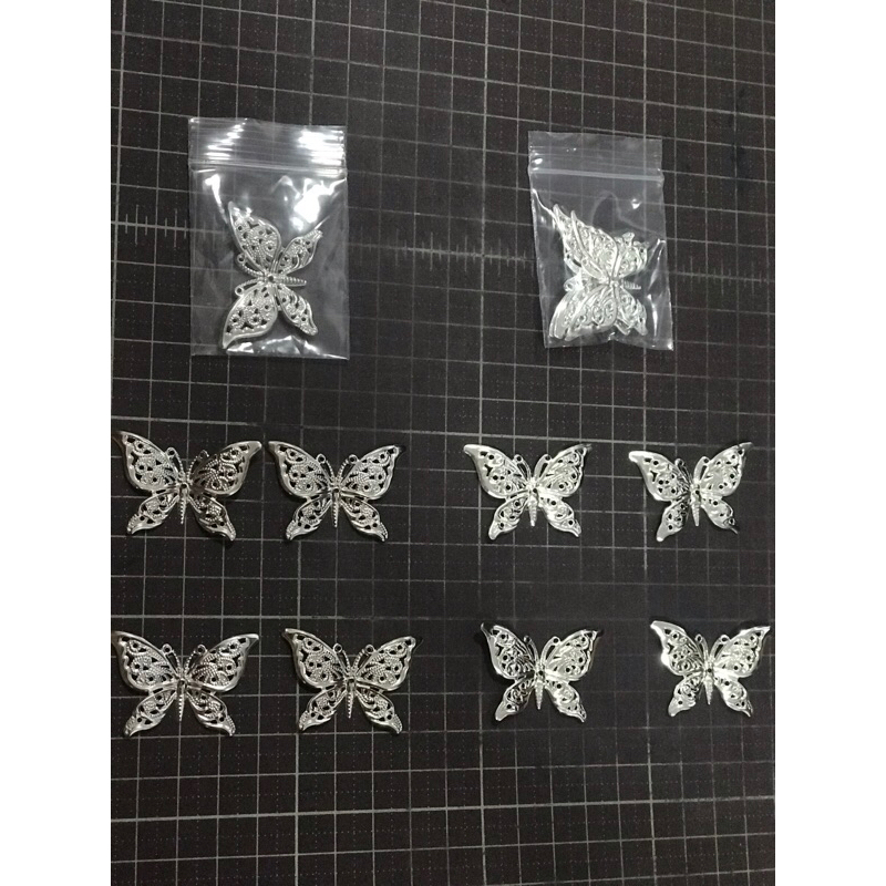KHMรหัส160B แผ่นโลหะฉลุผีเสื้อสีเงิน,สีเงินสว่าง ขนาด4*3ซม. 4 ชิ้น 20 บาท