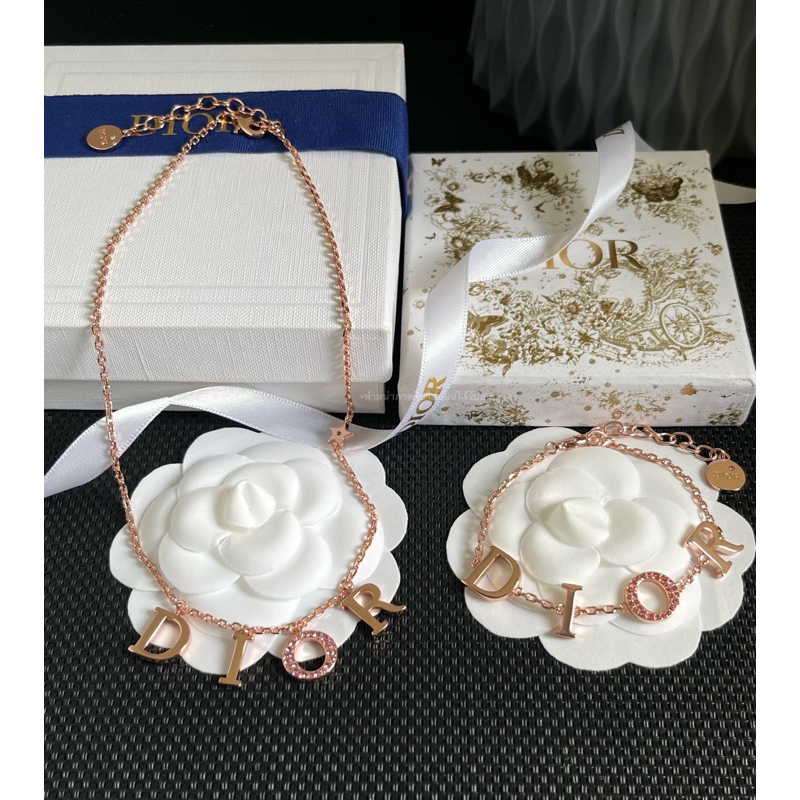 ส่งจากไทย เซตต่างหู+สร้อยคอ+สร้อยข้อมือดิ-ออร์สีพิ้งโกล/สีเงิน/ทอง งาน1:1 ปั๊มแบรนด์ครบ,งานสวยเป๊ะ พร้อมถุง PVC BRAND