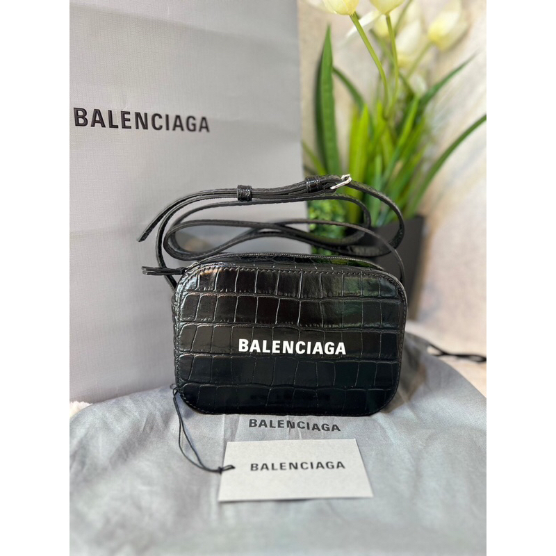 Like New Balenciaga XS Embossed Croc Logo Camera Bag in Black หนังปั้ม เก๋มาก