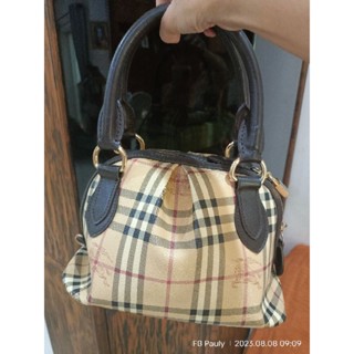 Burberry handbags used like new good condition good price original brand