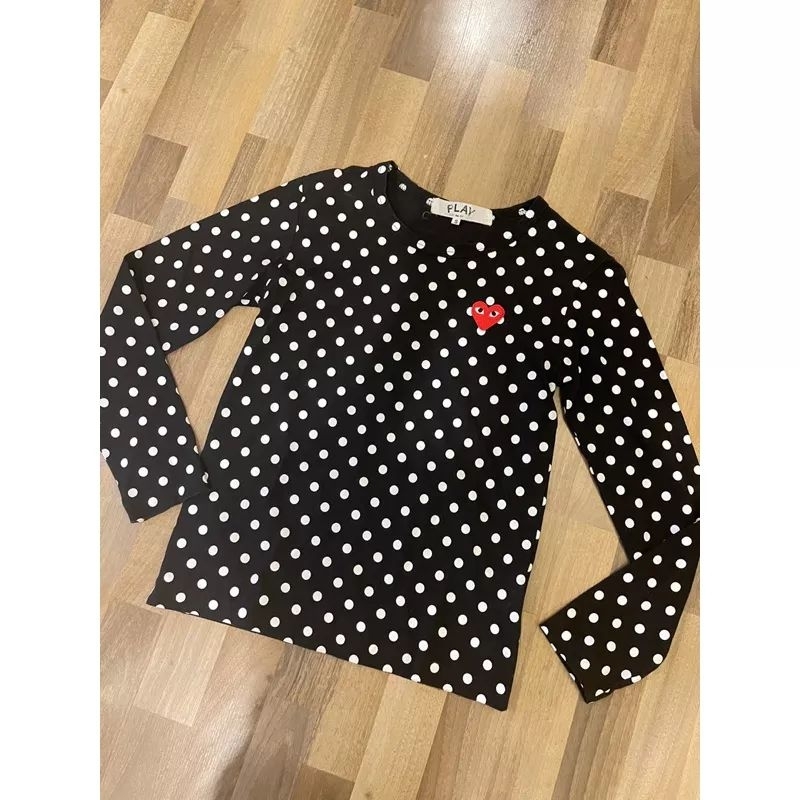 Play Comme Des garcons เสื้อแขนยาว คอกลม สีดำ ลายจุด ปัก❤️แดง ไซส์ S สภาพสวย ของแท้ cdg