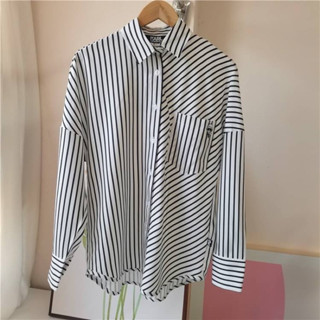 (รบกวนสอบถามไซส์ในแชทค่ะ)เสื้อเชิ๊ต Karl Lagerfeld : STRIPE WHITE SHIRT เป็นผ้าชีฟอง