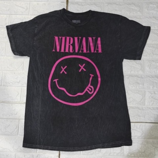 เสื้อวง​ Nirvana ยิ้มสีชมพู  ผ้าฝอก แนววินเทจ ลิขสิทธิ์​แท้​ ปี​2023