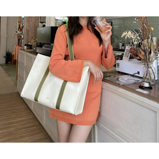 Brooklyn || Coated Canvas  กระเป๋าแคนวาส สายคล้องไหล่ ตกแต่งด้วยหนัง แฟชั่น มินิมอล สีส้ม สีเขียว ใส่โน๊ตบุ๊คได้ 16 นิ้ว