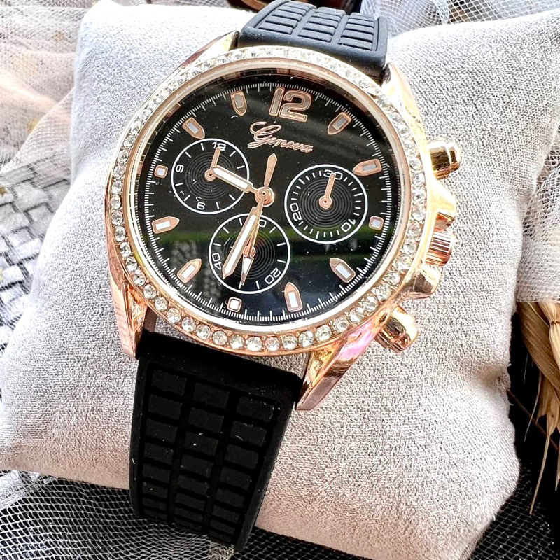 นาฬิกาผู้หญิง Geneva ✨ เจนีวางานแท้หน้าปัดสไตล์ mkหน้าปัดกลม ตัวขายดี มีหลายสีหลายเเบบตั้งเวลาให้ฟรีถุงฝ้าสีดำ