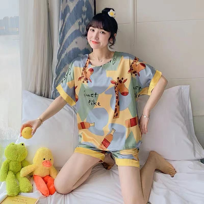 2233 E ชุดนอนผ้าซาตินลายการ์ตูนดิสนี่ แขนสั้นขาสั้นแขนแต่งทรงผีเสื้อ ผ้าลื่น บาง ระบายอากาศดี ใส่สบายสีทึบสินค้าพร้อมส่