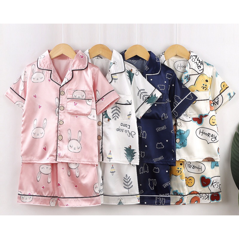 ชุดนอนเด็กผ้าซาติน แขนสั้นขาสั้น เหมาะกับหน้าร้อนรื่นๆใส่นอนสบาย เงางาม🎊🎏