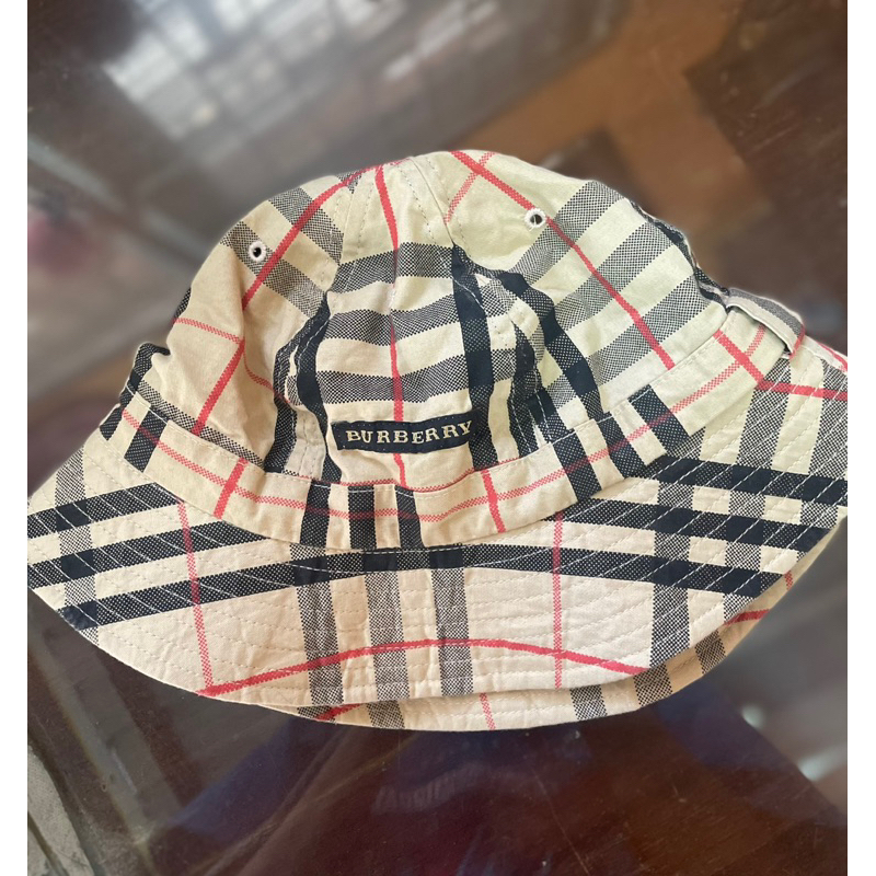 หมวก Burberry Bucket