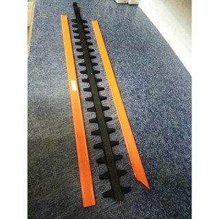 อะไหล่ใบมีดใช้ได้22”-26” ของเครื่องตัดแต่งพุ่มไม้(แบบน้ำมัน)  หนา3 เซนติเมตร  สีดำ ใบมีดคมทนแข็งแรง
