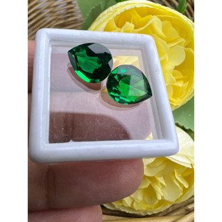 Green lab emerlad pear shape 9x7mm  2 pieces