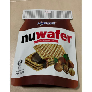 Bizcuit Nuwafer ขนมเวเฟอร์สอดไส้ช็อกโกแลตผสมถั่วฮาเซลนัท ขนาด 130 กรัม