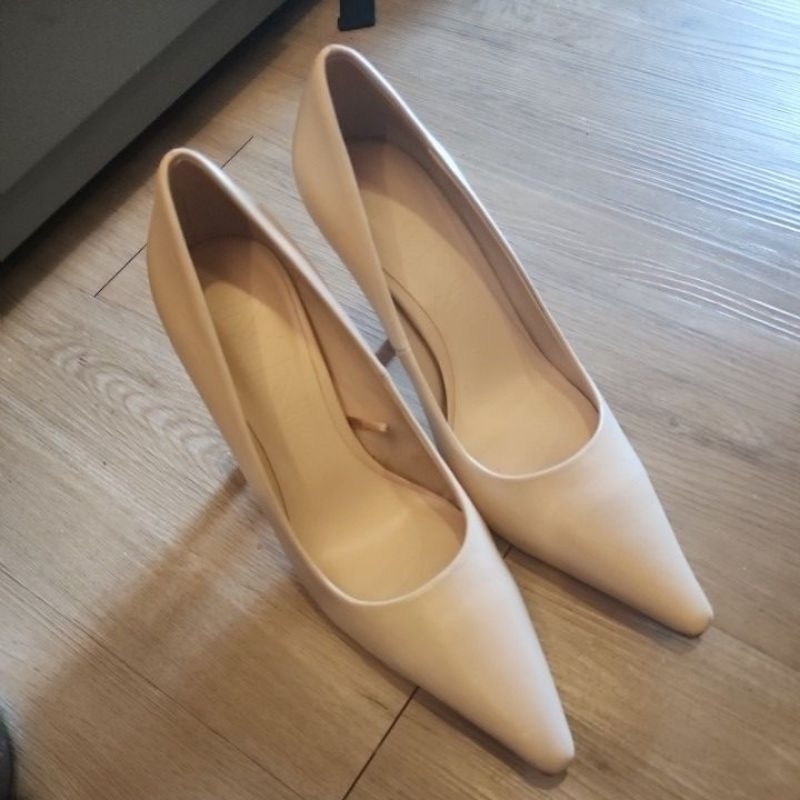 รองเท้าส้นสูง mango size 37
