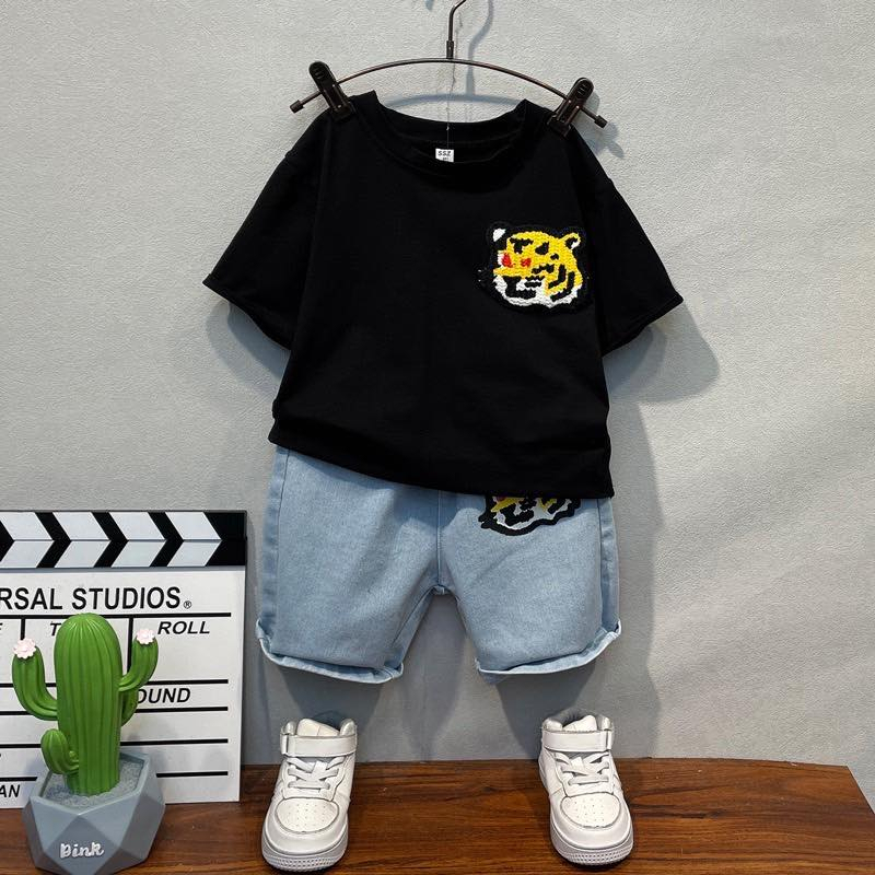 พร้อมส่ง ชุดบอยแบนด์ ลายE