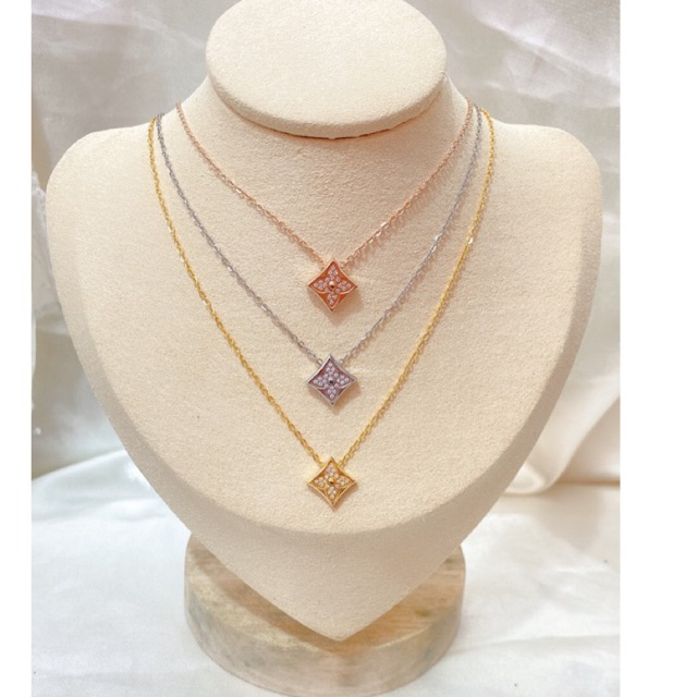พร้อมส่ง สร้อยคอ สร้อยจี้ สร้อยแฟชั่น จี้ดอกหลุย เหลี่ยมงานฝังเพชร