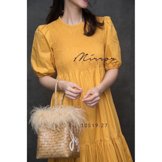 Limonni Smock MaxiDress•• เดรสสีสันน่ารักสวยสะดุดตา คอกลมสีพื้น แขนและช่วงอกแต่งสมอค รอบอกยืดได้เยอะ ผ้าคอตตอลเนื้อดี