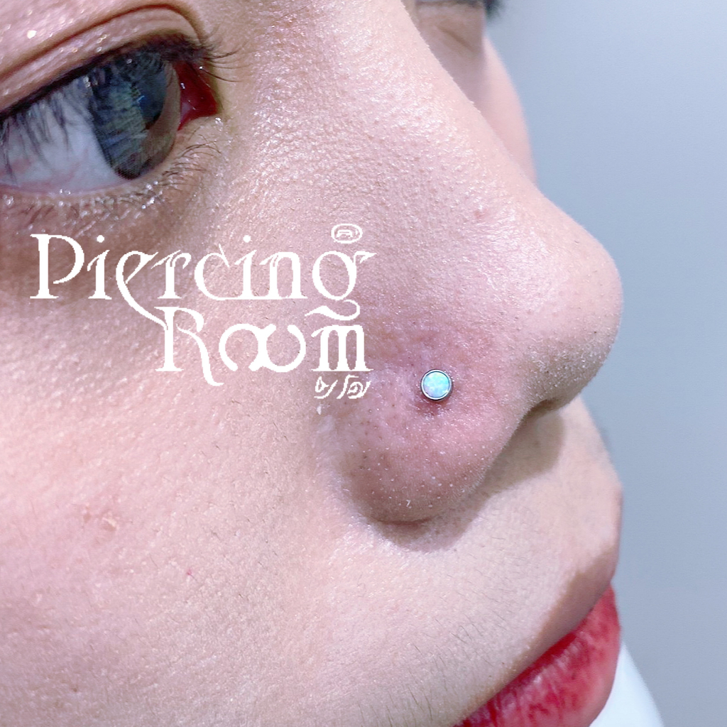 Piercingroom by Jay حلق أوبال أبيض للبشرة الحساسة — صورة 5