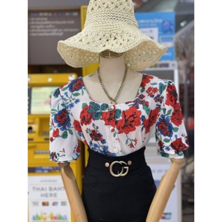 เสื้อคอเหลี่ยมเเขนตุ๊กตาแขนสั้นกระดุมปั๊มเม็ดใหญ่