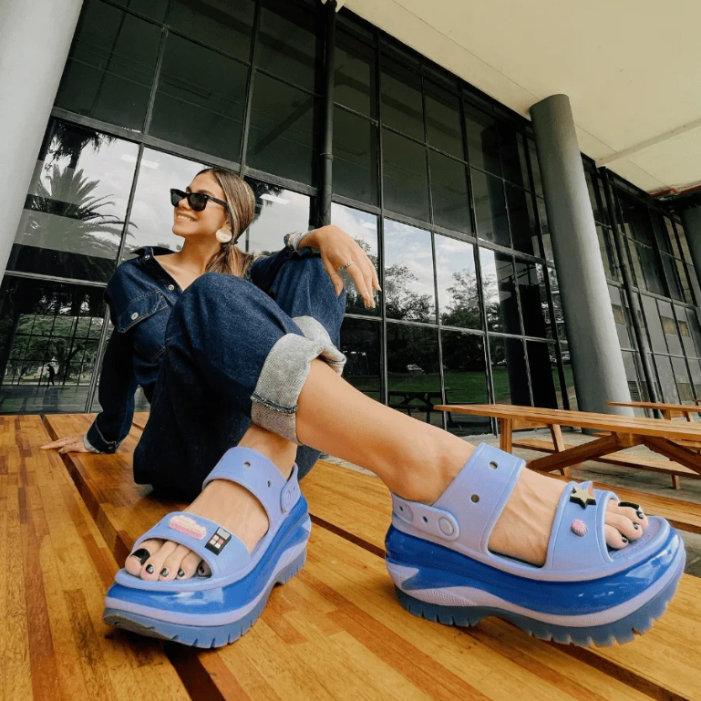 [ลด30% เก็บโค้ด 11XTRA30] Crocs รองเท้าแตะ Classic Mega Crush 207989-001 / 207989-2Y2 /207989-100 / 207989-5Q6