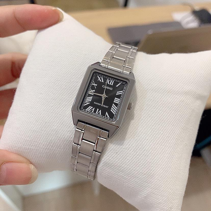 Casio Standard นาฬิกาข้อมือผู้หญิง สายสแตนเลสส รุ่น LTP-V007D-7BUDF (หน้าปัดสีเงิน / เลขโรมัน)