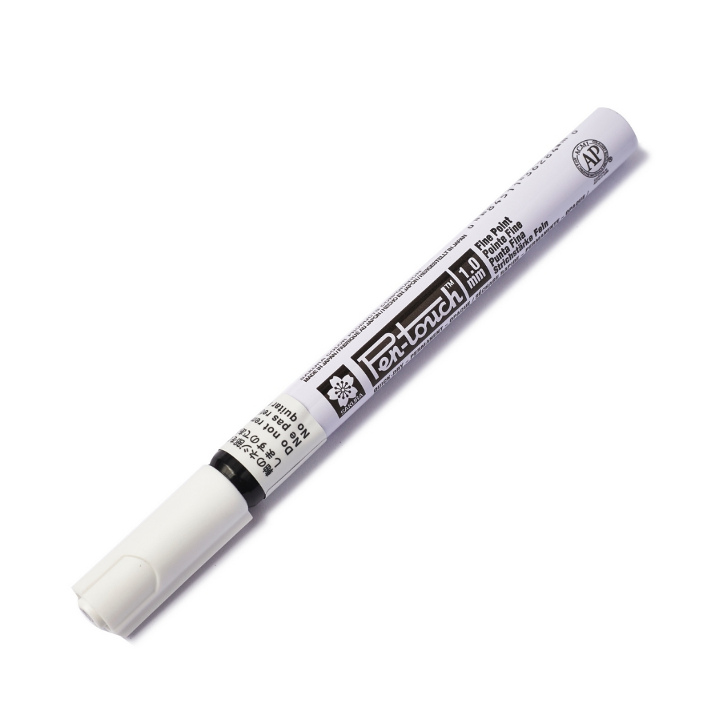 ปากกาเพ้นท์ หัวเล็ก สีขาว ขนาด 1 มม. รุ่น XPMK-42300 SAKURA