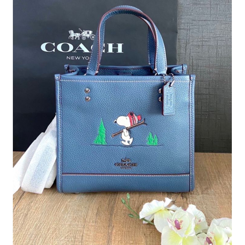 แท้💯% Coach Coach X Peanuts Dempsey Tote 22