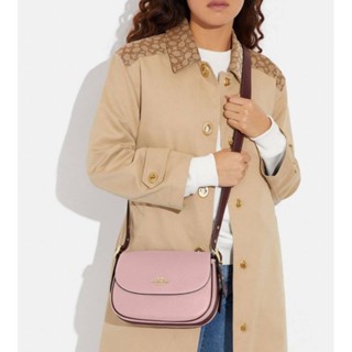 ✅️ 📮(พร้อมส่ง)COACH MACIE SADDLE BAGIM/POWDER PINK WINE MULT