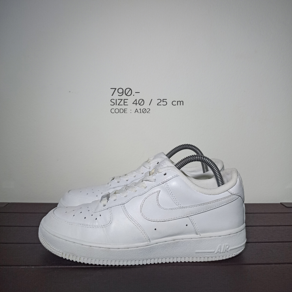 Nike Air Force 1 Triple White 40 / 25 cm AF1 สีขาว มือสองของแท้100% (A102)