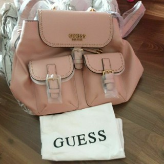 กระเป๋าเป้สีชมพูนู้ด Guess