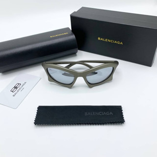 BALENCIAGA EYEWEAR BAT RECTANGLE SUNGLASSES แว่นตากันแดดแบรนด์บาลองเซียก้า ทรงค้างคาว