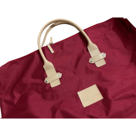 กระเป๋าสำหรับเดินทางใบใหญ่ สีแดง จาก Valentino Rudy