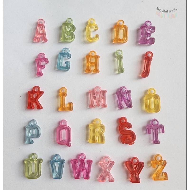 จี้ตัวอักษร ABC - Z คละสี แพค 100 ชิ้น