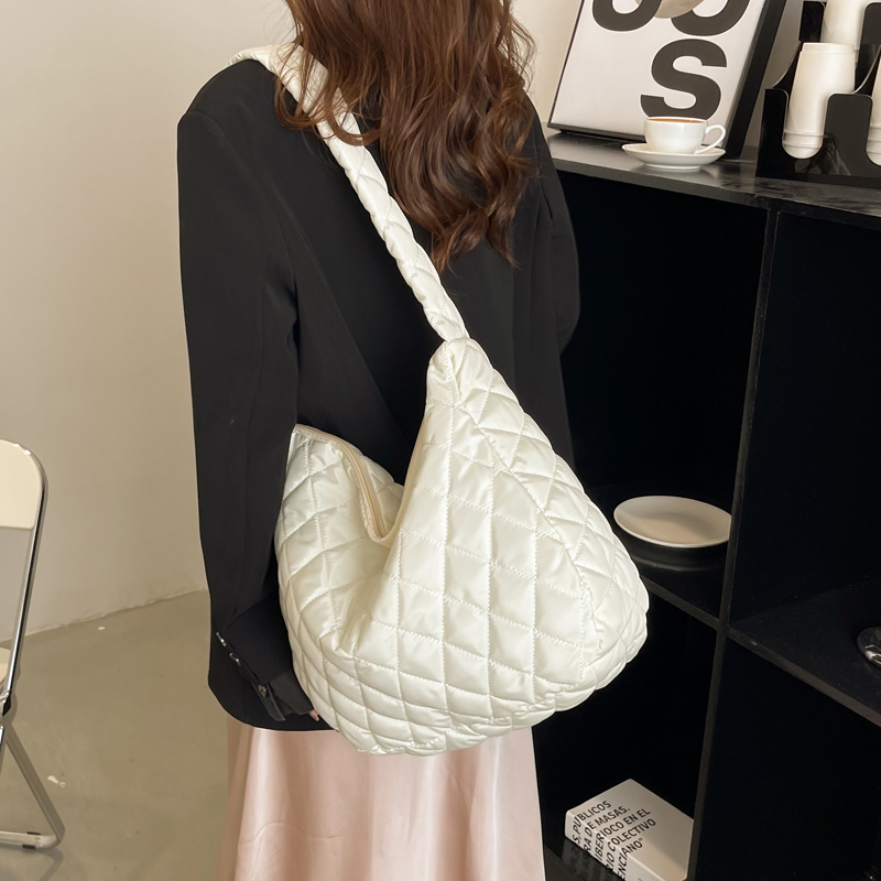 ifashionbag(IF1846) กระเป๋าสะพายไหล่ใบหญ่เป็นผ้าโพลีเอสเตอร์นุ่มๆ